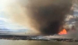 Des pompiers surpris par une tornade de flammes au Canada