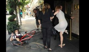 Nicole Kidman renversée par un photographe en pleine rue !