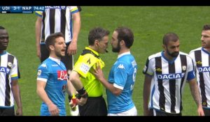 Gonzalo Higuain se fait expulser et disjoncte complètement (vidéo)