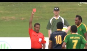 Un arbitre dépassé met 6 cartons rouges et 11 jaunes dans un match (vidéo)
