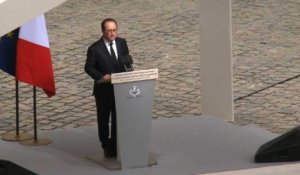 Abandon des harkis, Hollande reconnaît le rôle de l'Etat