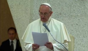 Attentat de Nice: le pape reçoit familles en deuil et victimes