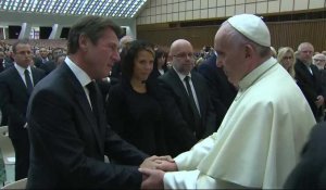 Le pape François reçoit les familles des victimes de l'attentat de Nice