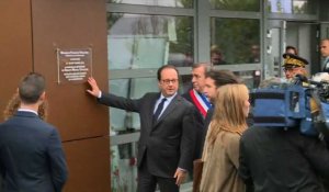 Hollande inaugure la nouvelle imprimerie de Dammartin-en-Goële