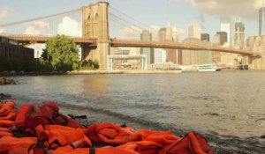 Des gilets de sauvetage portés par des réfugiés à New-York