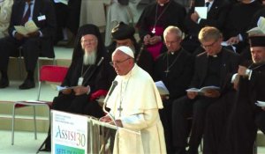 Victimes de guerre: Le pape dénonce "le virus" de l'indifférence