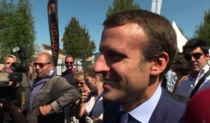 A Châlons, Macron ne veut pas répondre aux "petites phrases"
