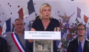 A Brachay, Marine Le Pen se présente en "femme libre"