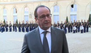 Hollande rend hommage à Helmut Schmidt, "un grand Européen"