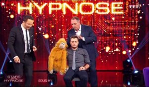 Jeff Panacloc insulte Arthur sous hypnose !