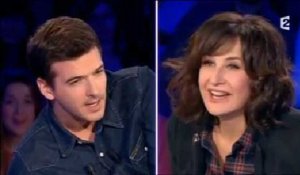 Valérie Lemercier morte de rire face à l'hilarant Marc-Antoine Le Bret imitant Laurent Delahousse