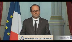Attentats de Paris : François Hollande dénonce « un acte d'une barbarie absolue »