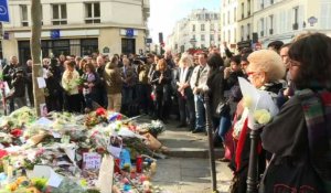 Attentats de Paris: minute de silence près du Bataclan