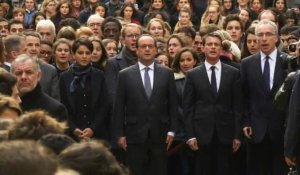 Hollande à la Sorbonne: une minute de silence et la Marseillaise