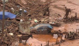 Brésil: la "situation désespérante" du village sous la boue