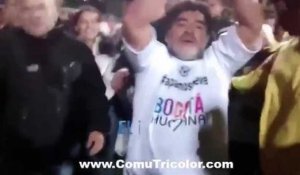 Maradona pête encore un cable et gifle une femme...