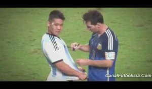 Quand Messi signe un autographe en plein match !
