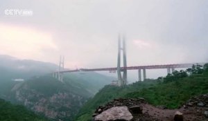 Vertigineux : oserez-vous traverser le plus haut pont du monde ? 