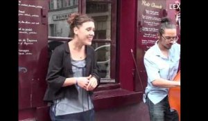 Zaz à Montmarte  : Les passants