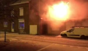 Incroyable: Ozkan sauve sa voisine des flammes à Roux