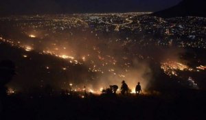 Afrique du Sud: des feux continuent de faire rage à Cape Town