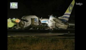 Un Boeing se brise à l'atterrissage en Colombie