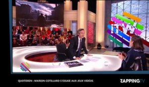 Quotidien : Marion Cotillard essaie de jouer à Assassin's Creed, la vidéo hilarante