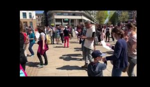 Flash mob pour dénoncer les restrictions sanitaires, place de la République au Mans