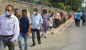 Covid: nouveau record de décès en Inde, foule dans les centres de vaccination