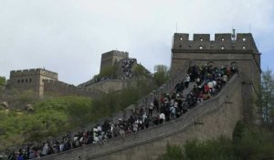 Des milliers de Chinois visitent la Grande Muraille pour le 1er mai