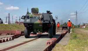 Tarbes : Les véhicules du 1er RHP prennent le train