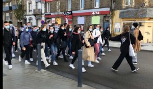 VIDÉO. Saint-Brieuc : plus de 250 lycéens manifestent pour le passage du Bac en contrôle continu