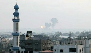 Panaches de fumée sur Gaza après des raids israéliens