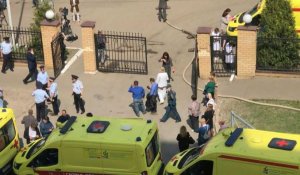 Russie: des ambulances devant l'école où une fusillade a fait au moins sept morts