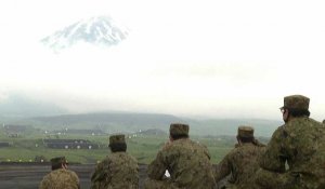 Japon : entraînement militaire au pied du Mont Fuji