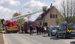 Le feu prend dans la toiture d’une habitation ce dimanche midi à Warhem