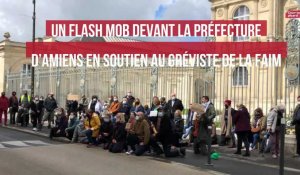 Un flash mob devant la préfecture d’Amiens en soutien au gréviste de la faim