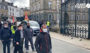 Vannes. Des grévistes de la Fonderie   de Bretagne devant la préfecture