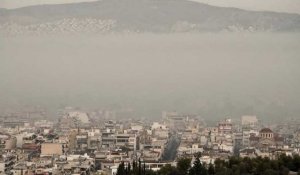 Incendie aux portes d'Athènes : les habitants découvrent "le désastre"