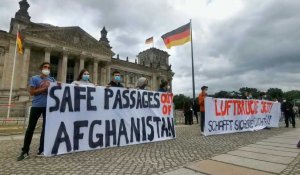 Berlin: des milliers de personnes rassemblées pour demander l'accueil de réfugiés afghans par l'UE