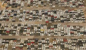 En Chine, un immense cimetière de voitures après les inondations