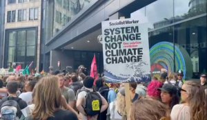 Le mouvement écologiste Extinction Rebellion manifeste dans la City de Londres