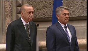 Le président turc Recep Tayyip Erdogan arrive à Sarajevo