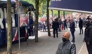 Kylian Mbappé sort du bus