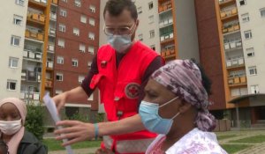 En Seine-Saint-Denis, la Croix-Rouge vaccine au pied des immeubles