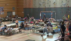 Incendie dans le Var: des évacués trouvent refuge dans un gymnase