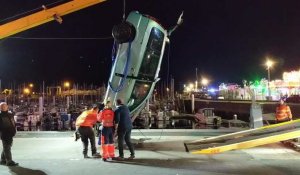 Boulogne : la voiture tombée à l'eau bassin Napoléon ramenée à la surface