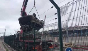 La voiture tombée dans le port de Boulogne-sur-Mer, mi-juillet, a été repêchée