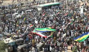 Soudan: des manifestants en faveur d'un pouvoir civil descendent dans la rue au centre la capitale