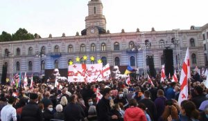Géorgie : des dizaines de milliers de manifestants pour la libération de l'ex-président